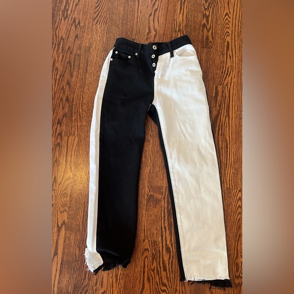 Dance&marvel
Black and white jeans - Picture 2 of 3